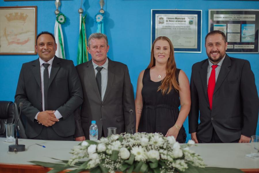Composição da Mesa Diretora para o biênio 2025-2026 da Câmara Municipal de Nova Laranjeiras: Adair Onetta - Presidente, Thalita Onetta Muller - Vice-Presidente, Joir Borges - 1º Secretário e Alex Bueno - 2º Secretário. Juntos, trabalhando pelo desenvolvimento e bem-estar da nossa cidade!